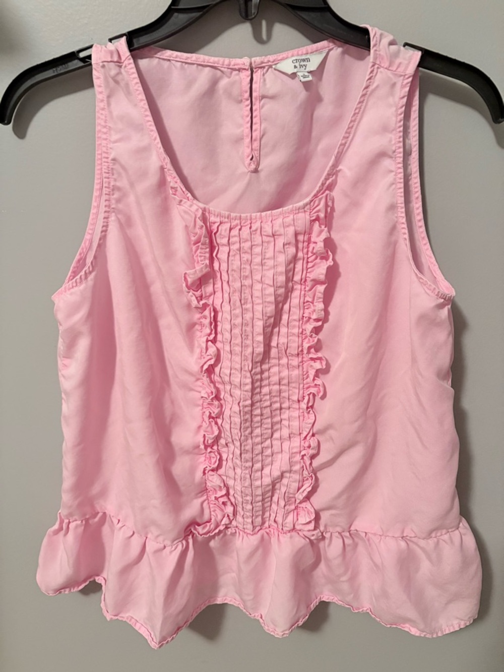 crown & ivy Light Pink Sleeveless Blouse with Ruffle Trim